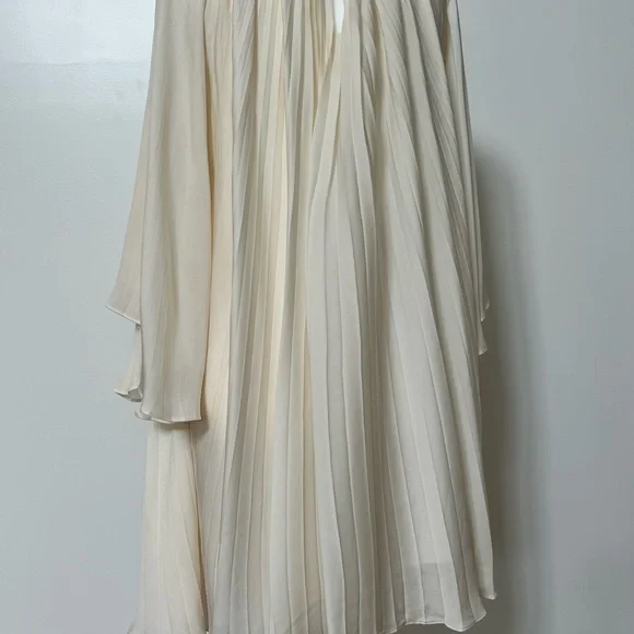 Alice + Olivia white pleated dress MEDIUM - Picture 8 of 8